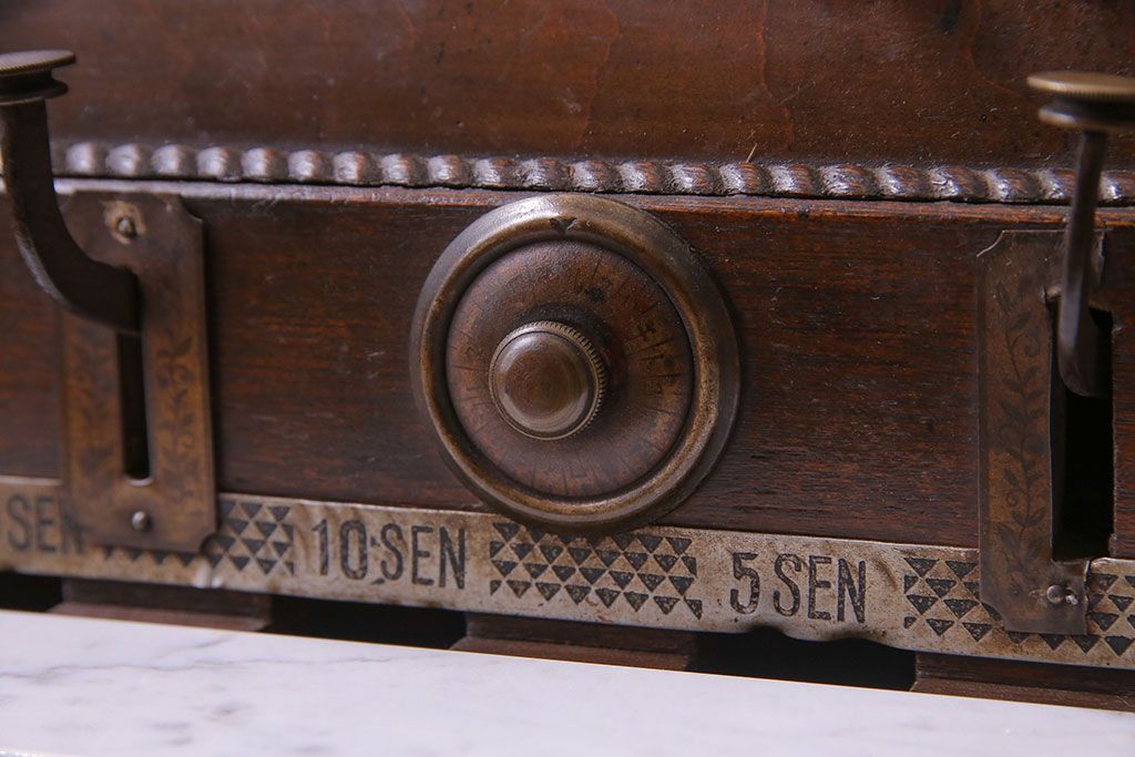 アンティーク雑貨　昭和レトロ　昔懐かしいムード漂うキャッシュレジスター(キャッシャー、金銭登録機)