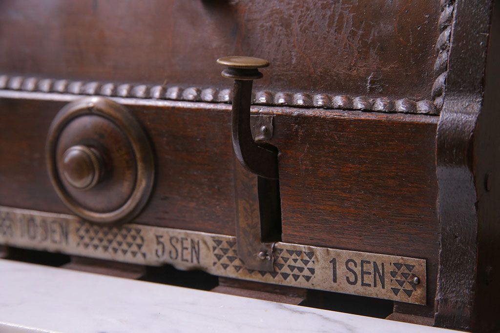 アンティーク雑貨　昭和レトロ　昔懐かしいムード漂うキャッシュレジスター(キャッシャー、金銭登録機)