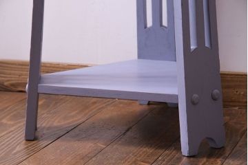 ペイント家具　淡い色合いが可愛いサイドテーブル(カフェテーブル、ラウンドテーブル、飾り台)