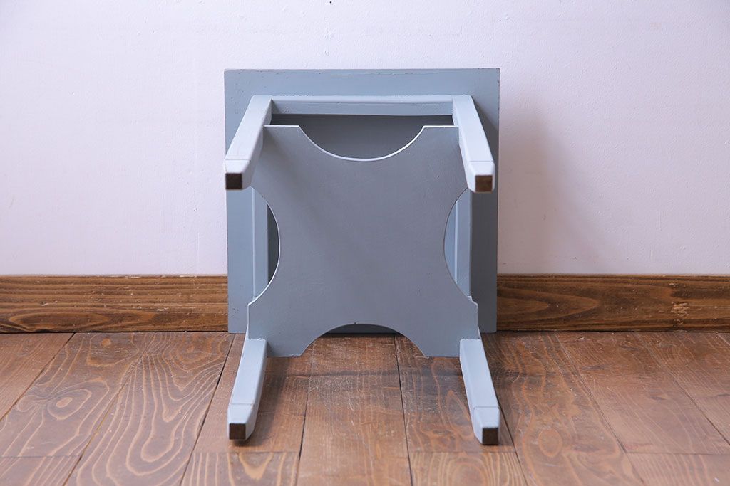 ペイント家具　落ち着いた水色がおしゃれなサイドテーブル(カフェテーブル、飾り台)