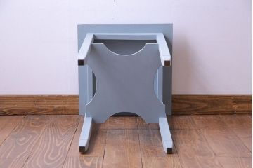 ペイント家具　落ち着いた水色がおしゃれなサイドテーブル(カフェテーブル、飾り台)