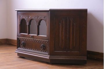中古　old charm(オールドチャーム) 細かな意匠が魅力のテレビボード(ローボード)