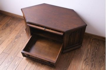 中古　old charm(オールドチャーム) 細かな意匠が魅力のテレビボード(ローボード)