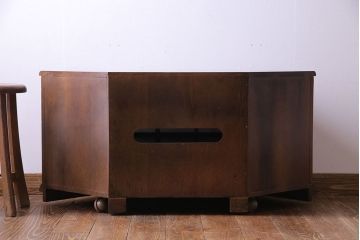 中古　old charm(オールドチャーム) 細かな意匠が魅力のテレビボード(ローボード)