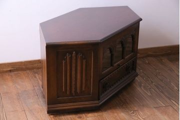中古　old charm(オールドチャーム) 細かな意匠が魅力のテレビボード(ローボード)
