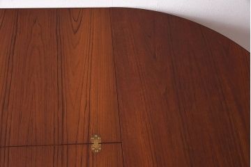 ヴィンテージ家具　北欧ビンテージ　チーク材　杢目が個性的な印象のエクステンションテーブル(ダイニングテーブル、ラウンドテーブル)