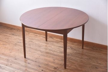 ヴィンテージ家具　北欧ビンテージ　チーク材　杢目が個性的な印象のエクステンションテーブル(ダイニングテーブル、ラウンドテーブル)