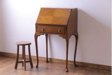 アンティーク家具　イギリスアンティーク　猫脚とパーケットがおしゃれなライティングビューロー(簿記机、在宅ワーク、在宅用引き出し、デスク)