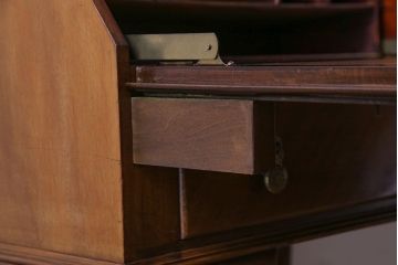 アンティーク家具　イギリスアンティーク　猫脚とパーケットがおしゃれなライティングビューロー(簿記机、在宅ワーク、在宅用引き出し、デスク)