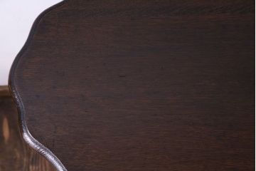 アンティーク家具　イギリスアンティーク　ツイストレッグが味わいを深めるサイドテーブル(カフェテーブル、オケージョナルテーブル)