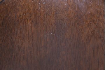 アンティーク家具　イギリスアンティーク　ツイストレッグが味わいを深めるサイドテーブル(カフェテーブル、オケージョナルテーブル)