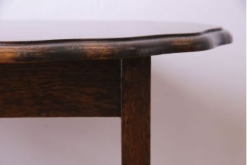 アンティーク家具　イギリスアンティーク　ツイストレッグが味わいを深めるサイドテーブル(カフェテーブル、オケージョナルテーブル)