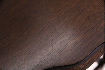 アンティーク家具　イギリスアンティーク　ツイストレッグが味わいを深めるサイドテーブル(カフェテーブル、オケージョナルテーブル)