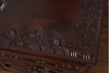 アンティーク家具　伝統工芸　軽井沢彫り　透かし彫りが目を引くドレッサー(鏡台)