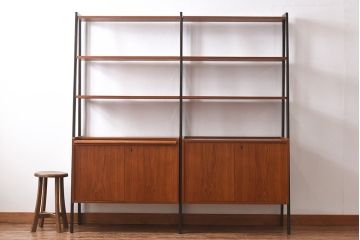 北欧家具　チーク材　引き出せる作業台が便利な飾り棚(キャビネット、シェルフ、ラック)