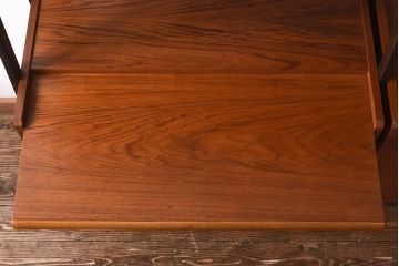 北欧家具　チーク材　引き出せる作業台が便利な飾り棚(キャビネット、シェルフ、ラック)