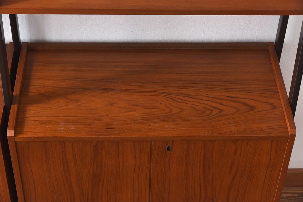 北欧家具　チーク材　引き出せる作業台が便利な飾り棚(キャビネット、シェルフ、ラック)