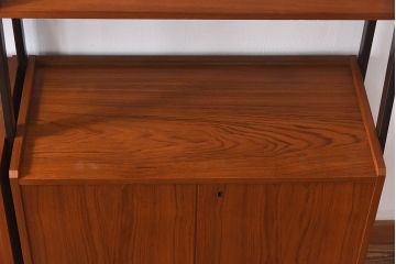 北欧家具　チーク材　引き出せる作業台が便利な飾り棚(キャビネット、シェルフ、ラック)