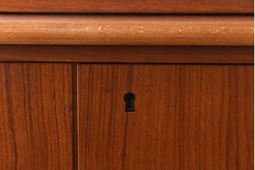 北欧家具　チーク材　引き出せる作業台が便利な飾り棚(キャビネット、シェルフ、ラック)