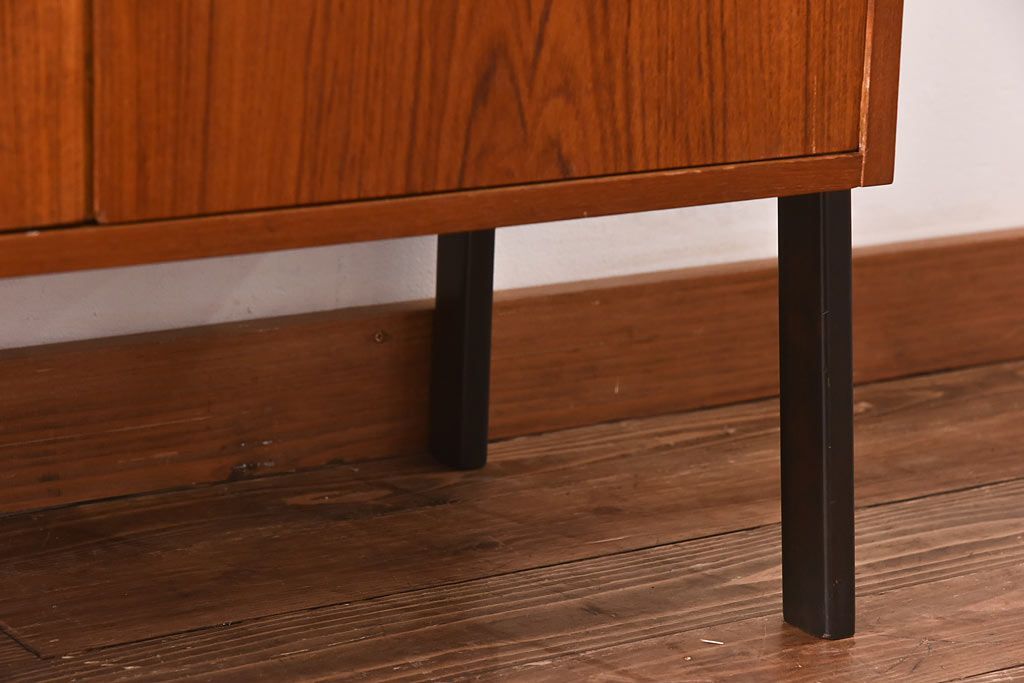 北欧家具　チーク材　引き出せる作業台が便利な飾り棚(キャビネット、シェルフ、ラック)