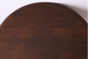 アンティーク家具　アンティーク　オーク材　脚の意匠が目を引くサイドテーブル(ラウンドテーブル、花台)