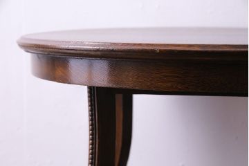 アンティーク家具　アンティーク　オーク材　脚の意匠が目を引くサイドテーブル(ラウンドテーブル、花台)