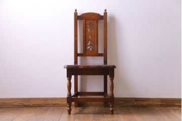 中古　透かし彫りが優し気な雰囲気のナラ材ダイニングチェア(ワークチェア、板座チェア、椅子)(1)