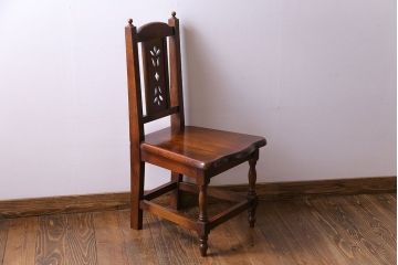 中古　透かし彫りが優し気な雰囲気のナラ材ダイニングチェア(ワークチェア、板座チェア、椅子)(1)