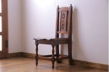 中古　透かし彫りが優し気な雰囲気のナラ材ダイニングチェア(ワークチェア、板座チェア、椅子)(1)