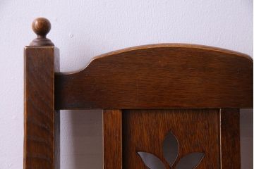 中古　透かし彫りが優し気な雰囲気のナラ材ダイニングチェア(ワークチェア、板座チェア、椅子)(1)