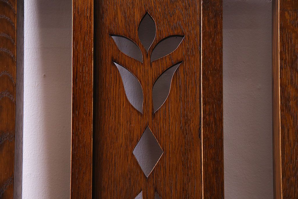 中古　透かし彫りが優し気な雰囲気のナラ材ダイニングチェア(ワークチェア、板座チェア、椅子)(1)