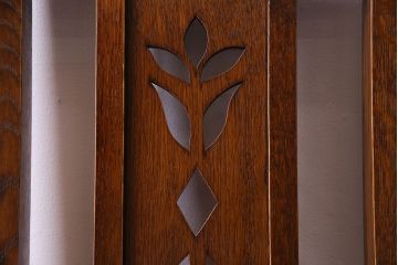 中古　透かし彫りが優し気な雰囲気のナラ材ダイニングチェア(ワークチェア、板座チェア、椅子)(1)