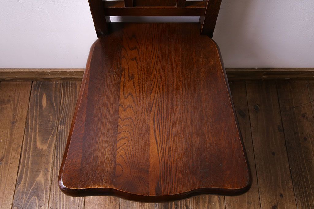 中古　透かし彫りが優し気な雰囲気のナラ材ダイニングチェア(ワークチェア、板座チェア、椅子)(1)