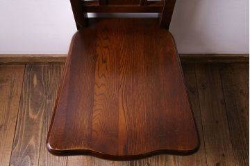 中古　透かし彫りが優し気な雰囲気のナラ材ダイニングチェア(ワークチェア、板座チェア、椅子)(1)