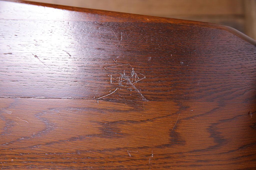 中古　透かし彫りが優し気な雰囲気のナラ材ダイニングチェア(ワークチェア、板座チェア、椅子)(1)