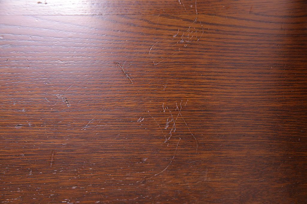 中古　透かし彫りが優し気な雰囲気のナラ材ダイニングチェア(ワークチェア、板座チェア、椅子)(1)