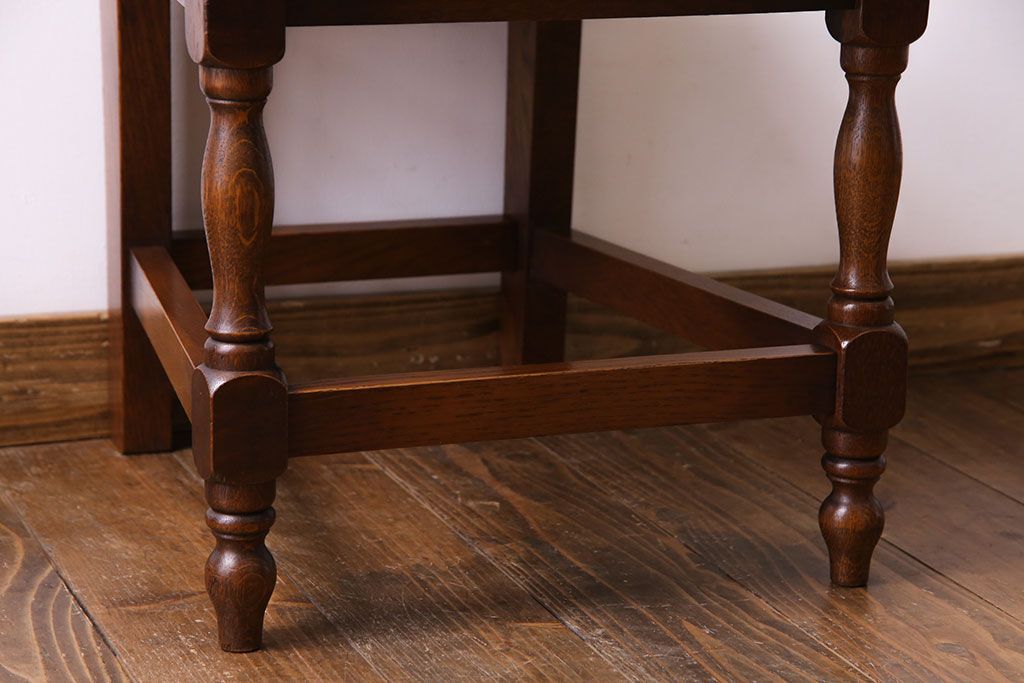 中古　透かし彫りが優し気な雰囲気のナラ材ダイニングチェア(ワークチェア、板座チェア、椅子)(1)