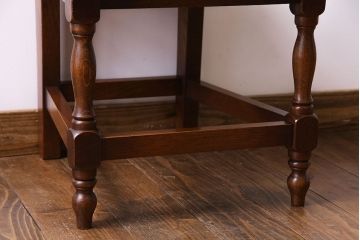 中古　透かし彫りが優し気な雰囲気のナラ材ダイニングチェア(ワークチェア、板座チェア、椅子)(1)