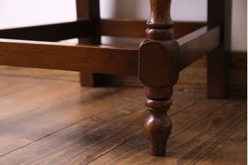 中古　透かし彫りが優し気な雰囲気のナラ材ダイニングチェア(ワークチェア、板座チェア、椅子)(1)