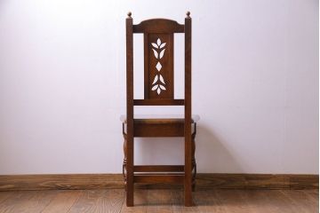 中古　透かし彫りが優し気な雰囲気のナラ材ダイニングチェア(ワークチェア、板座チェア、椅子)(1)