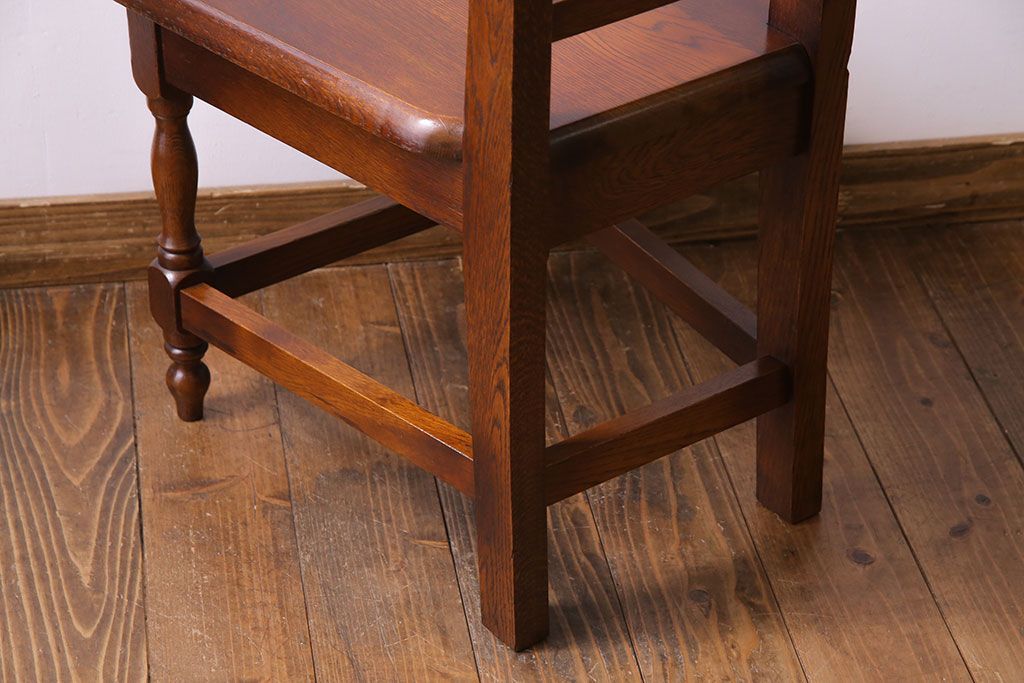 中古　透かし彫りが優し気な雰囲気のナラ材ダイニングチェア(ワークチェア、板座チェア、椅子)(1)