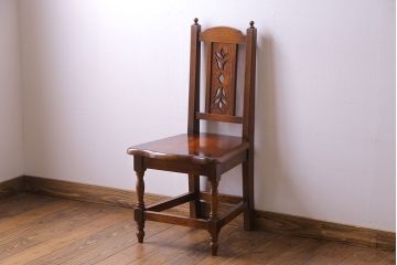 中古　透かし彫りが優し気な雰囲気のナラ材ダイニングチェア(ワークチェア、板座チェア、椅子)(2)