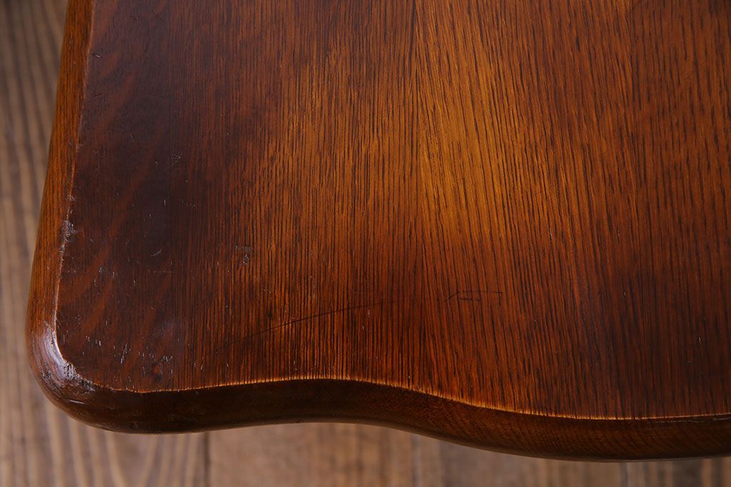 中古　透かし彫りが優し気な雰囲気のナラ材ダイニングチェア(ワークチェア、板座チェア、椅子)(2)