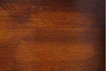 中古　透かし彫りが優し気な雰囲気のナラ材ダイニングチェア(ワークチェア、板座チェア、椅子)(2)