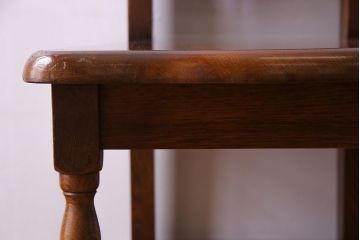 中古　透かし彫りが優し気な雰囲気のナラ材ダイニングチェア(ワークチェア、板座チェア、椅子)(2)