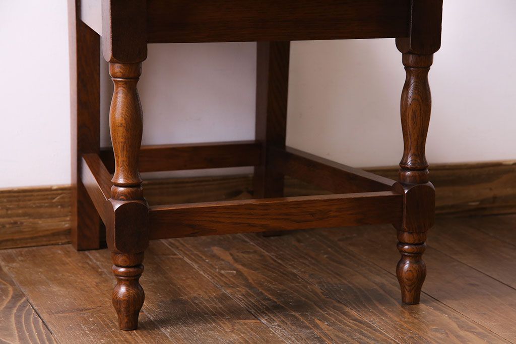 中古　透かし彫りが優し気な雰囲気のナラ材ダイニングチェア(ワークチェア、板座チェア、椅子)(2)