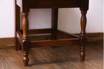 中古　透かし彫りが優し気な雰囲気のナラ材ダイニングチェア(ワークチェア、板座チェア、椅子)(2)