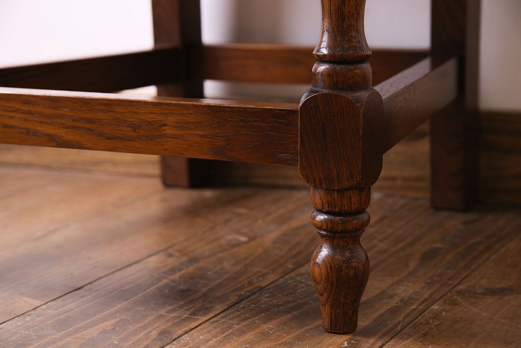 中古　透かし彫りが優し気な雰囲気のナラ材ダイニングチェア(ワークチェア、板座チェア、椅子)(2)