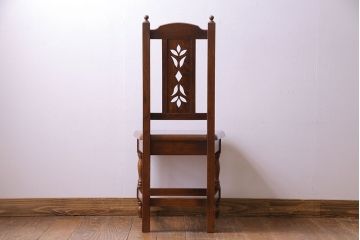 中古　透かし彫りが優し気な雰囲気のナラ材ダイニングチェア(ワークチェア、板座チェア、椅子)(2)