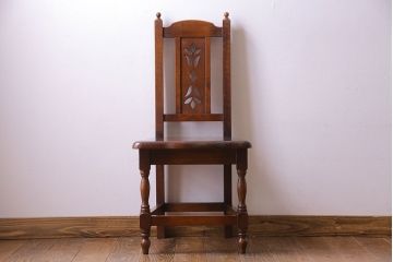 中古　透かし彫りが優し気な雰囲気のナラ材ダイニングチェア(ワークチェア、板座チェア、椅子)(3)